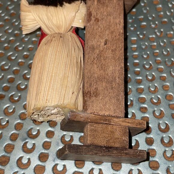Vintage Christmas Ornament Cornhusk Lady Grandfather Clock - Picture 9 of 13